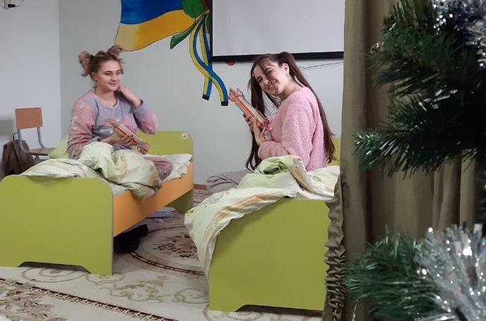 Студенти, які вміють перевтілюватися в  дітей